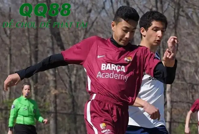 Cầu thủ Việt kiều 1m92 từng ăn tập Barca gây SỐC với bến đỗ Thái Lan! 10 phi hong 1655181572 697efc5440003