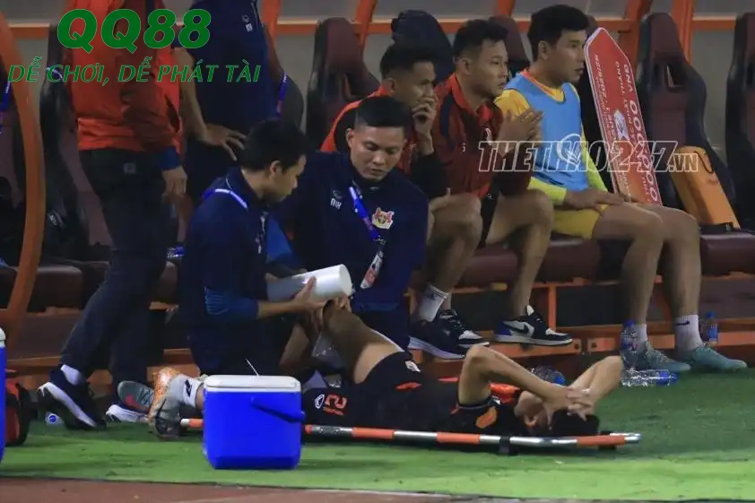 Thái Sơn dính chấn thương đứt dây chằng chéo trong trận Ninh Bình gặp CAHN.
